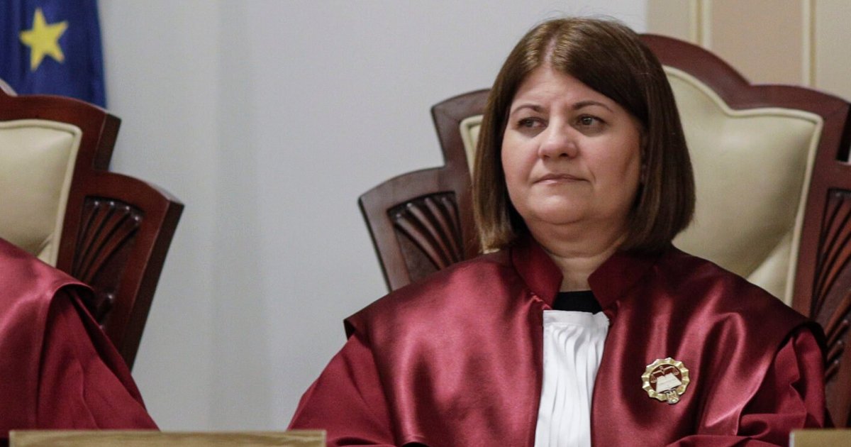 SURSE Mihaela Ciochină, favorită pentru funcția de președinte al Curții Constituționale / Alți posibili candidați pentru CCR / Ciochină a declarat venituri din pensia specială mai mari decât salariul