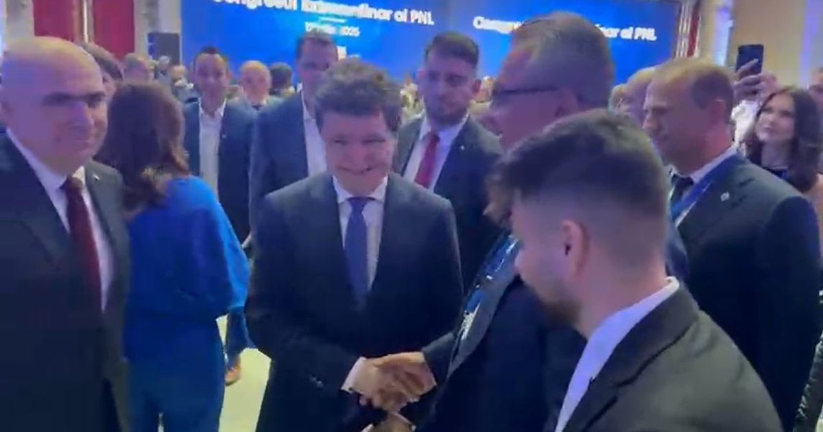 VIDEO Nicușor Dan, aplaudat de liberali la ieșirea de la Congresul PNL. Declarațiile președintelui